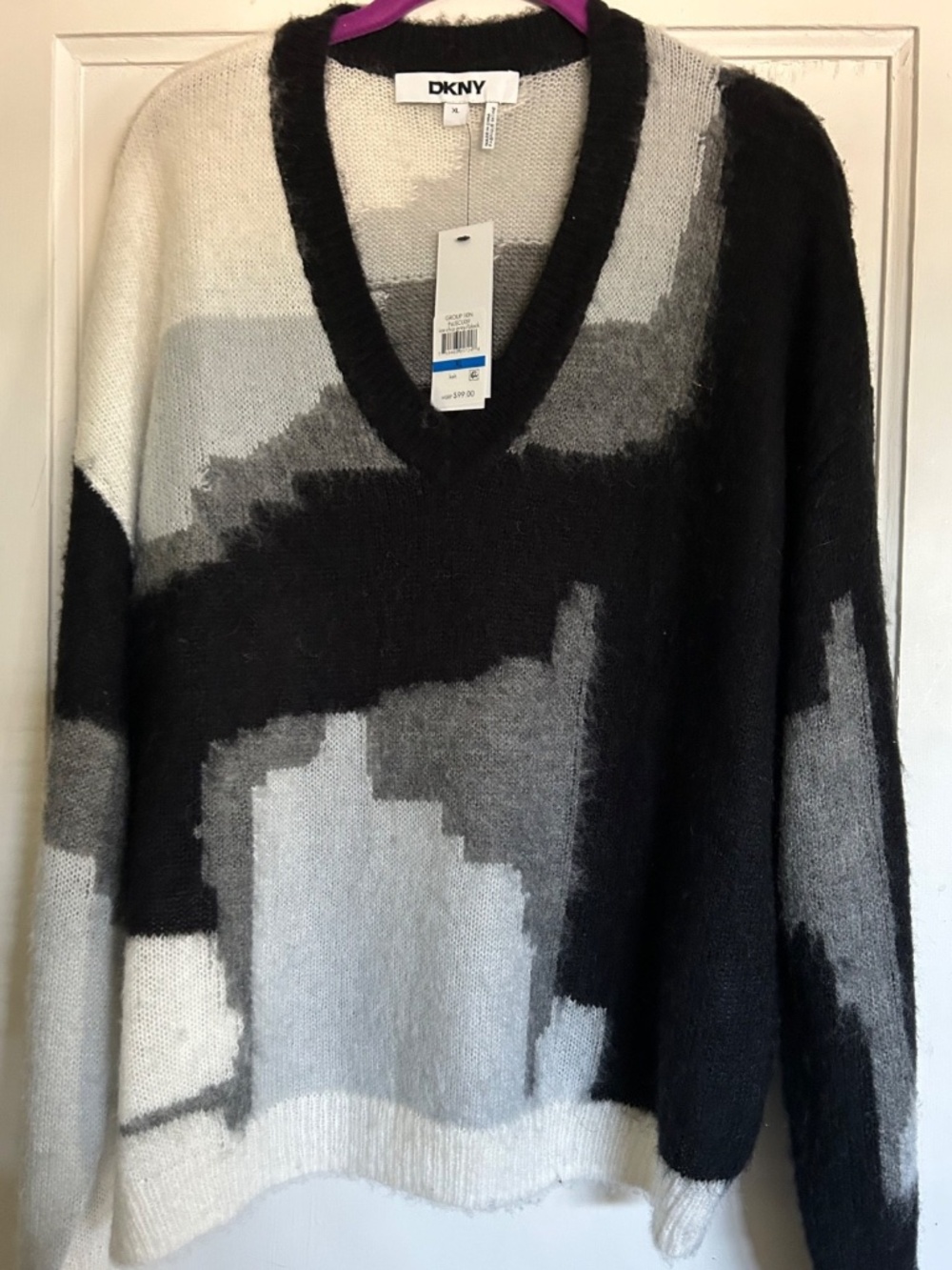 DKNY LONG SLEEVE V-NECK COLOR BLOCK SWEATER, MULTICOLOR, SIZE XL